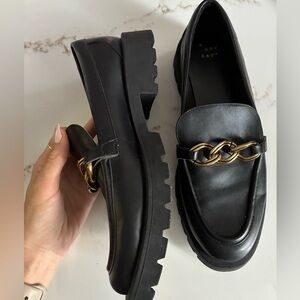 A New Day chunky black loafers with gold chain size 10